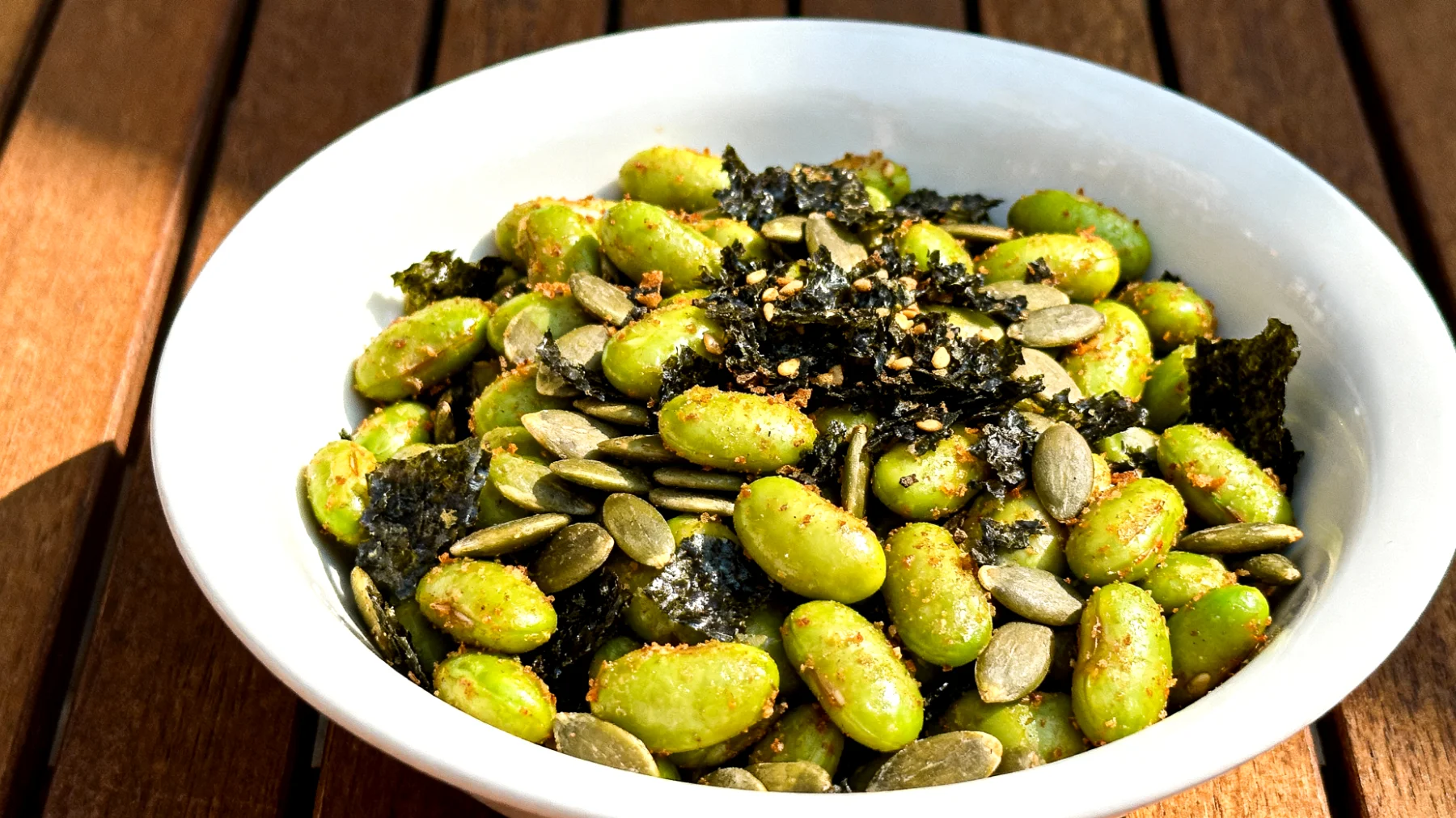 Edamame tostati con semi di zucca e alga nori sbriciolata"