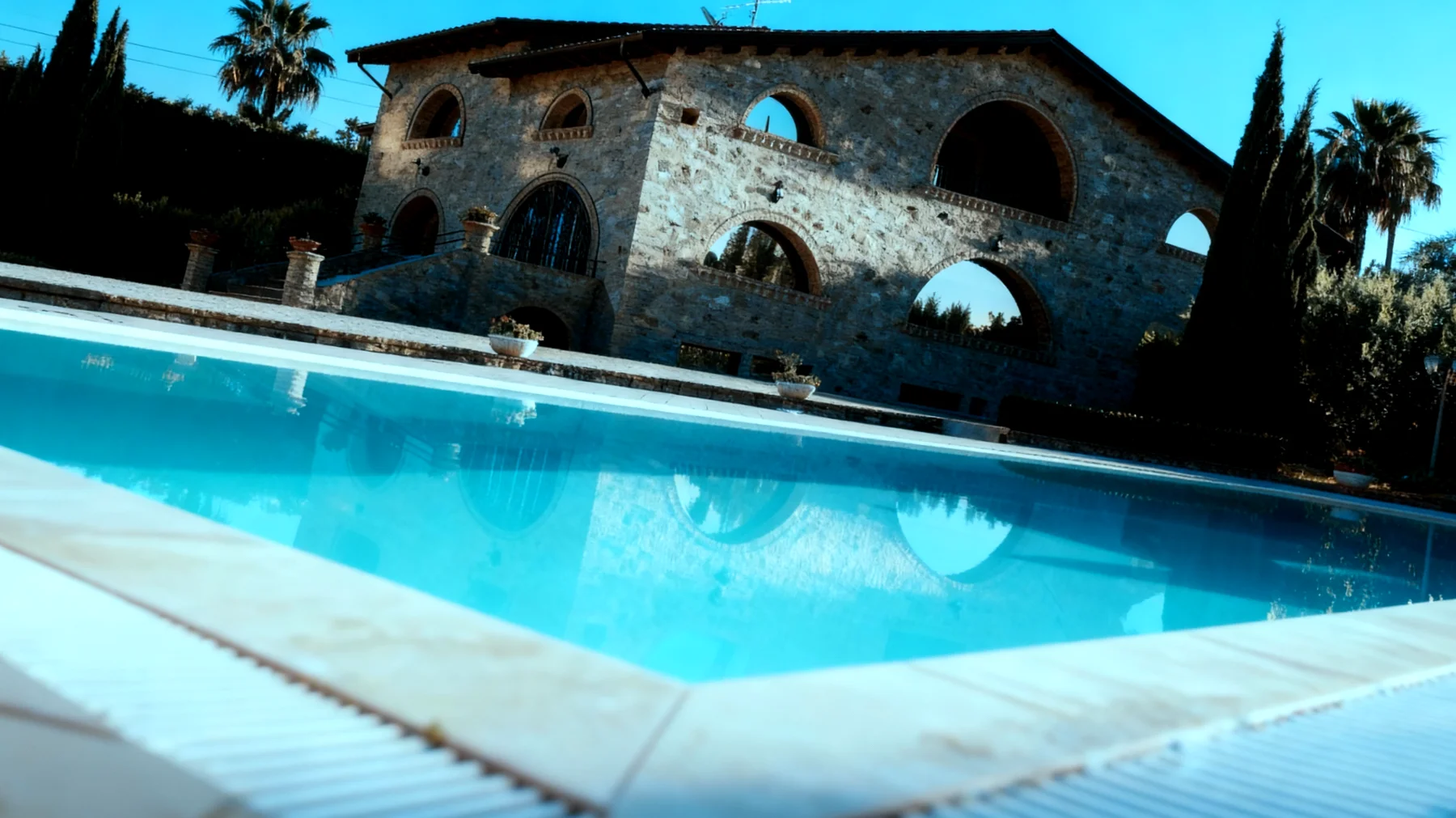 Un posto al sole 2025-12-28T12:35:07.679Z"