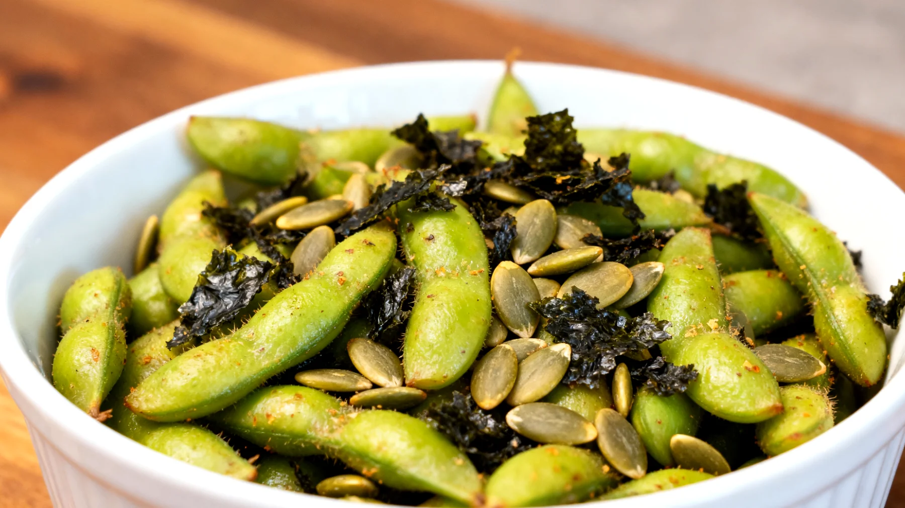 Edamame tostati con semi di zucca e alga nori sbriciolata"